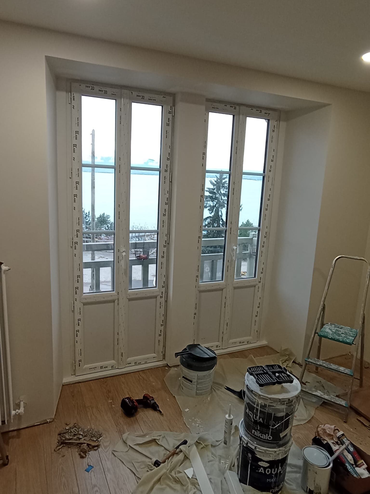 Chantier pose de fenêtres en cours